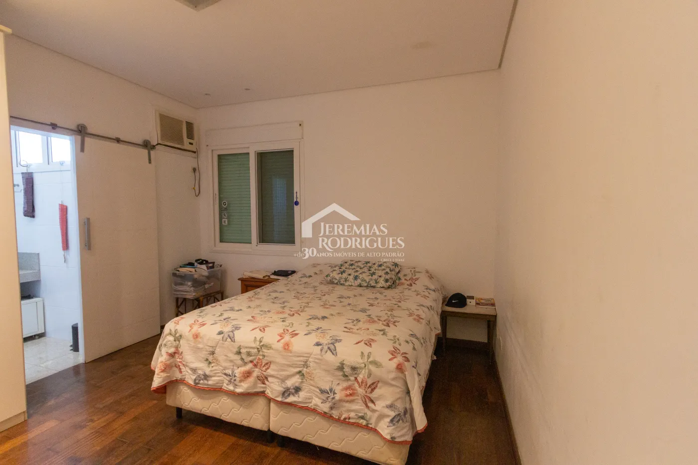 Casa para venda com 4 suítes no Condomínio Residencial dos Pinheiros em Caçapava/SP