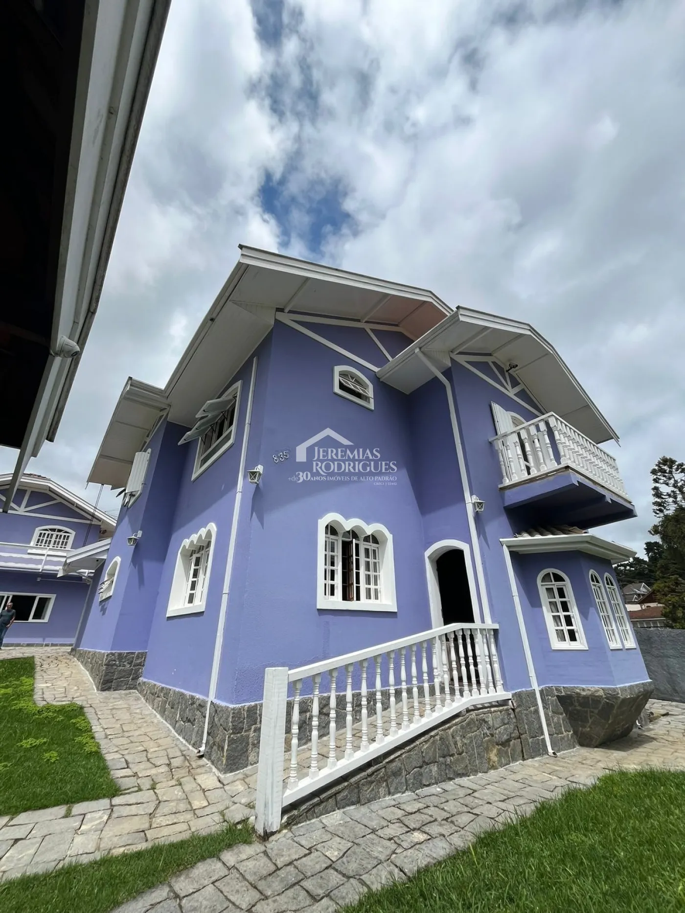 Casa para venda com 3 suítes no bairro Vila Ondina em Campos do Jordão/SP