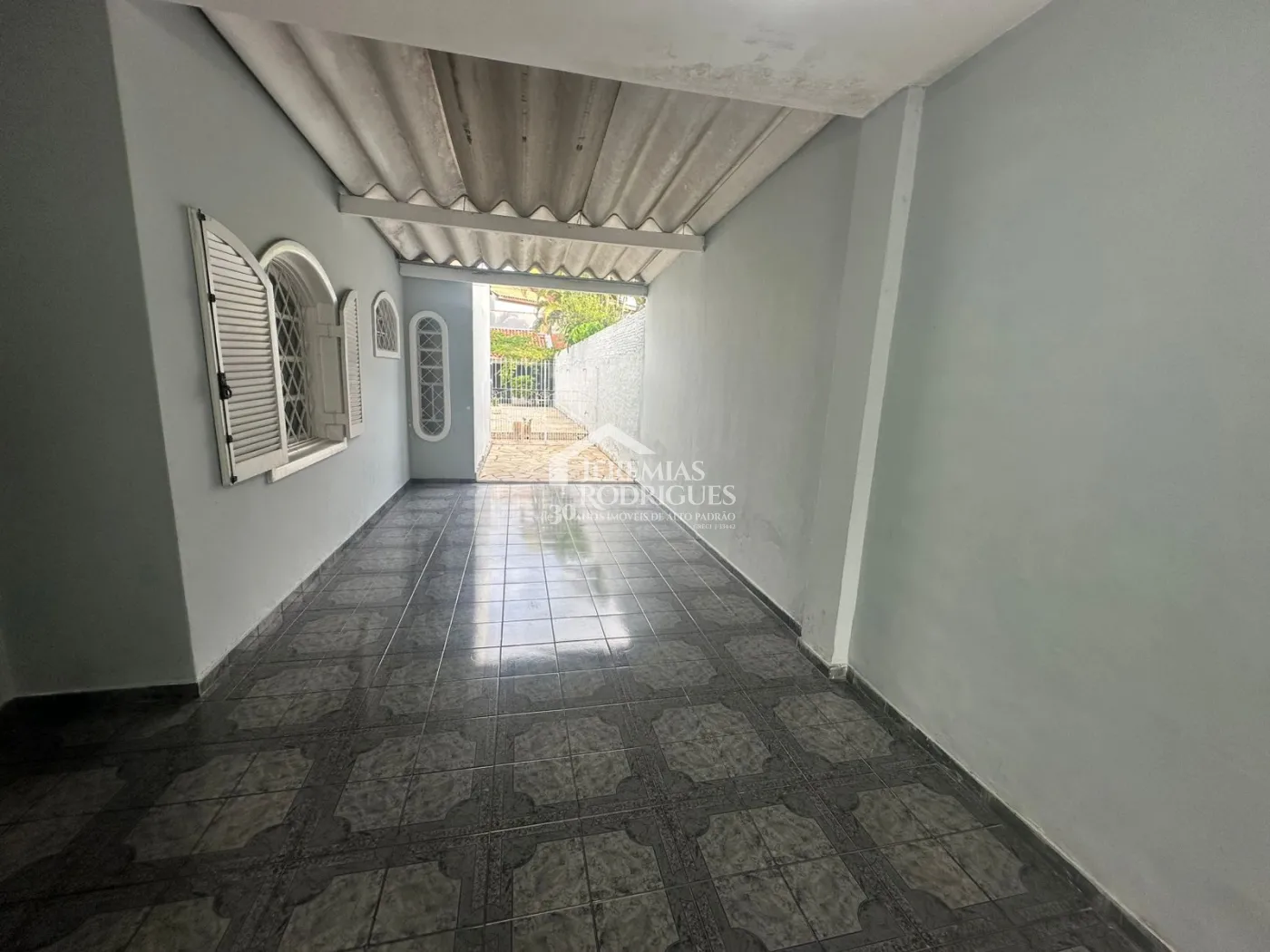 Casa para venda e locação com 3 dormitórios no bairro Jardim Residencial Doutor Lessa em Pindamonhangaba/SP