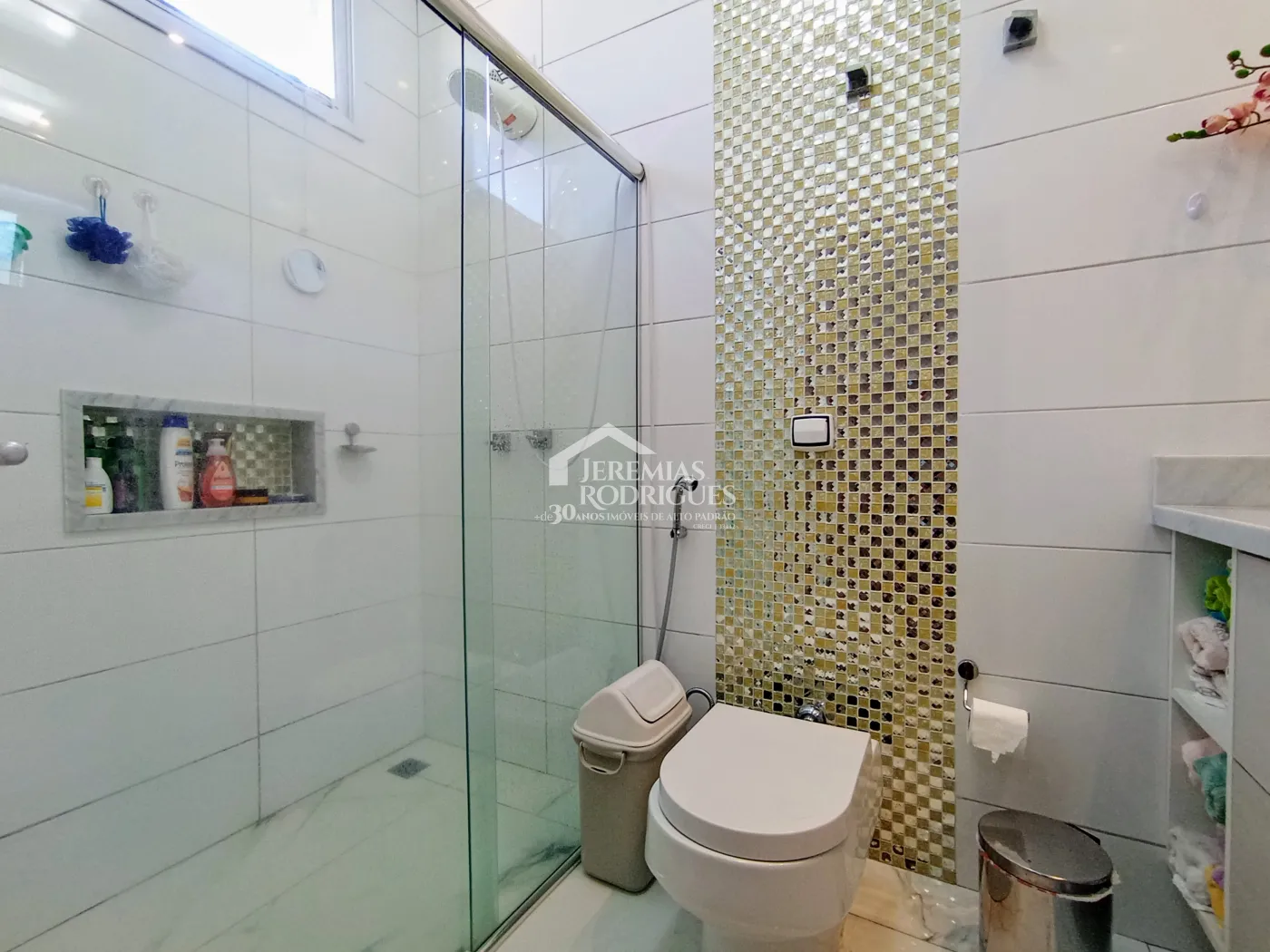 Casa para venda com 3 dormitórios no Condomínio Campos Do Conde II Versailles em Tremembé/SP