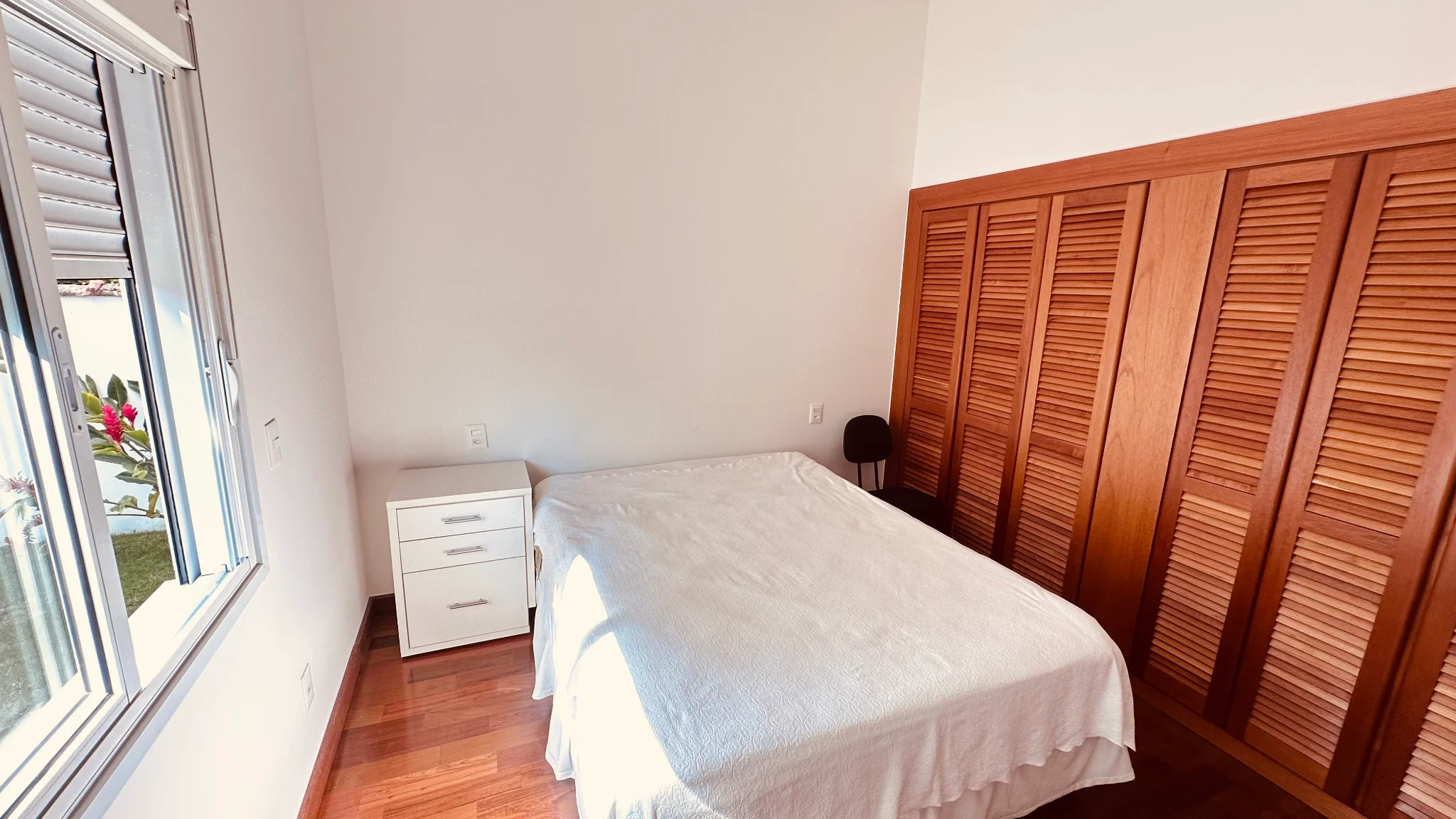 Casa à venda com 3 suítes no Condomínio Village Paineiras em Pindamonhangaba/SP.