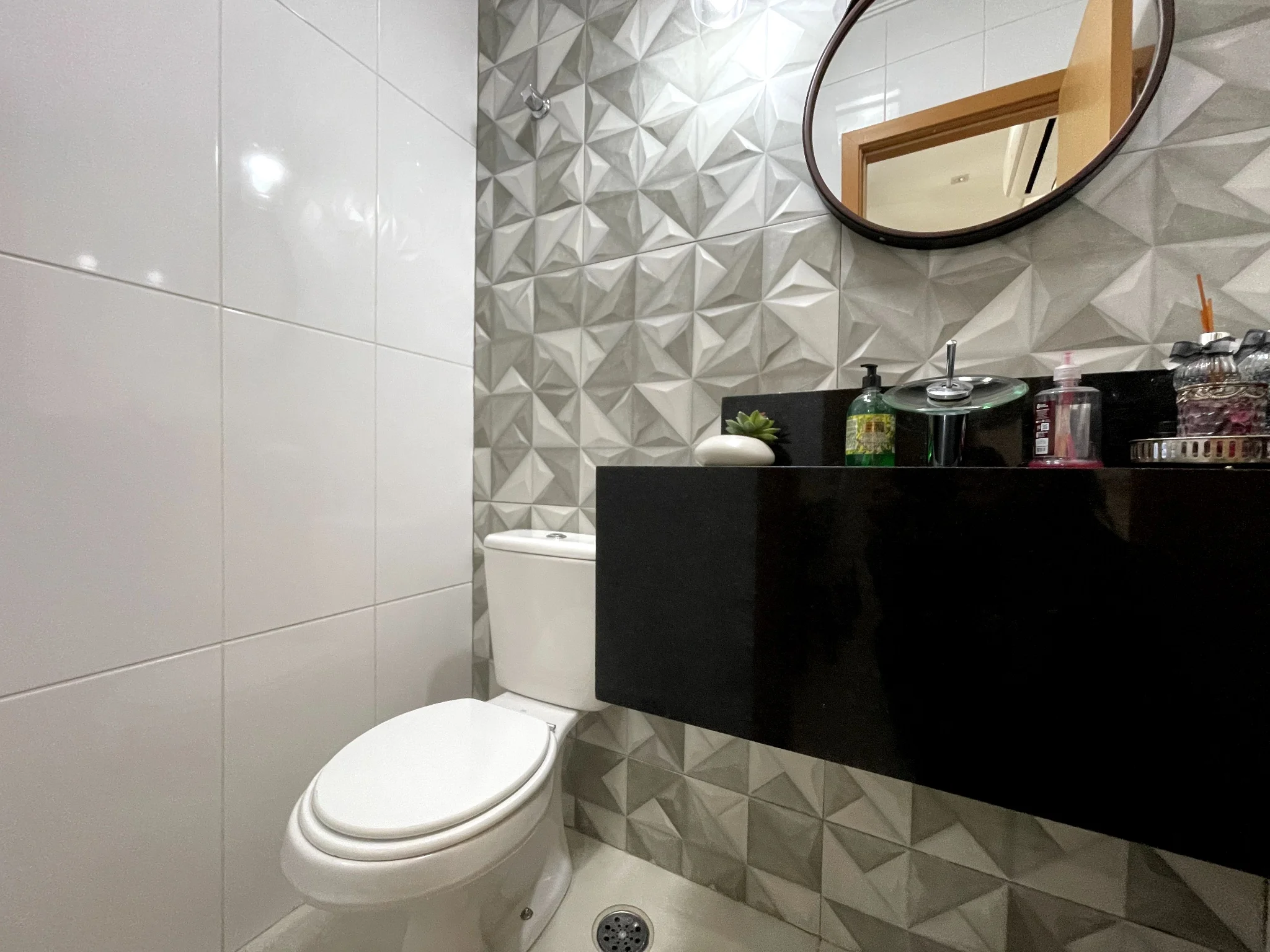 Apartamento à venda com 3 suítes no Condomínio Renaissance em Taubaté/SP. 