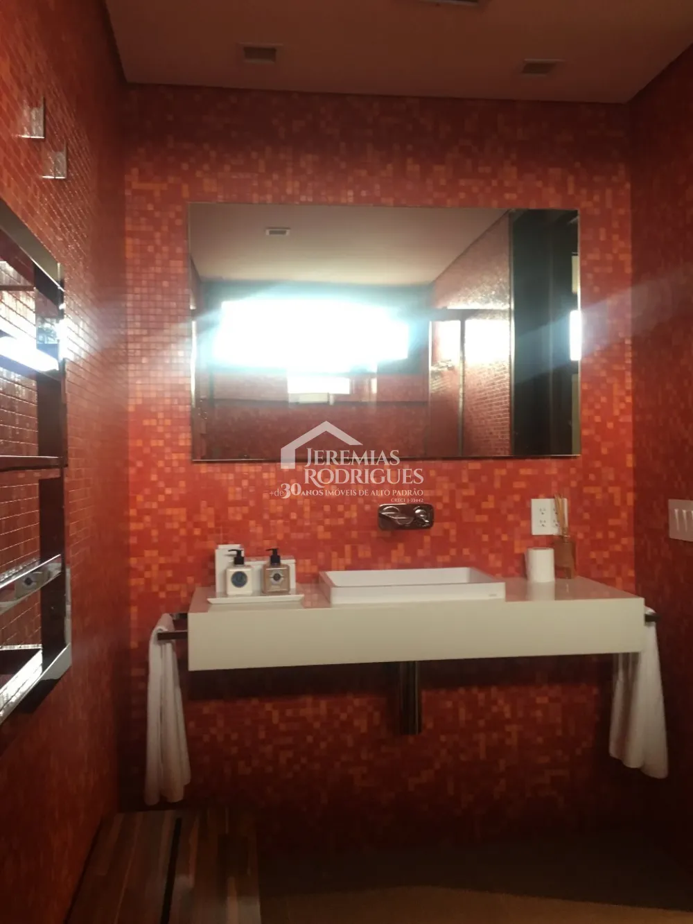 Mansão à venda no Condomínio Pedra do Fogo em Campos do Jordão/SP. 