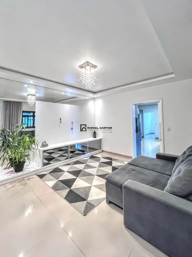 CASA COM 05 QUARTOS BAIRRO AMIZADE