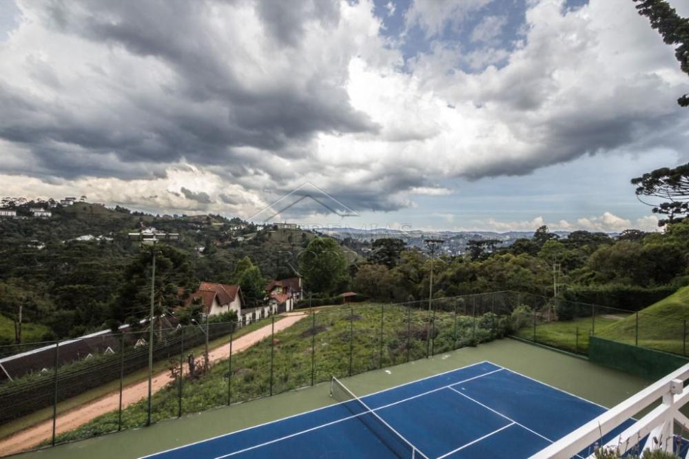 Casa à venda com 7 dormitórios no bairro Recanto das Araucárias em Campos do Jordão/SP.