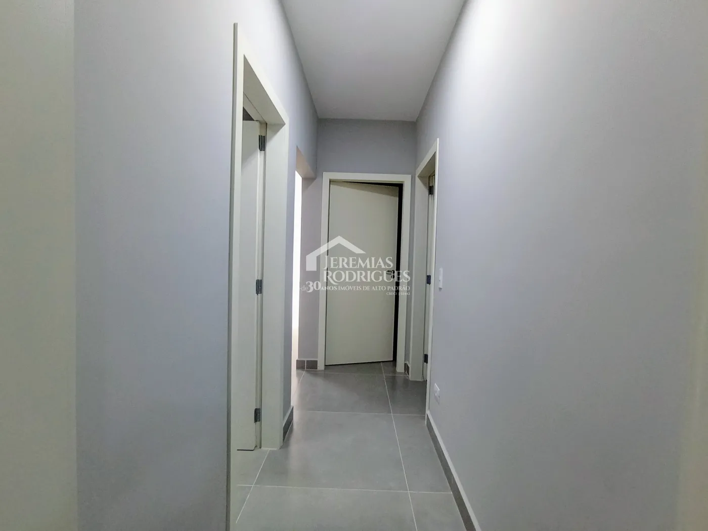 Casa à venda com 3 dormitórios no Condomínio Taubaté Village em Taubaté/SP.