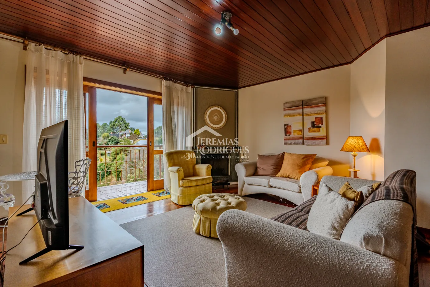 Apartamento à venda com 4 dormitórios, 295 m² no Edifício Solar Bela Vista em Campos do Jordão/SP