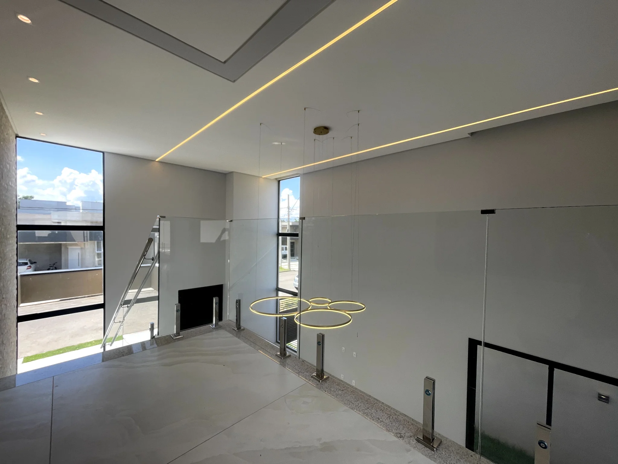 Casa para venda e locação com 3 dormitórios no Condomínio Terras do Vale em Caçapava/SP. 