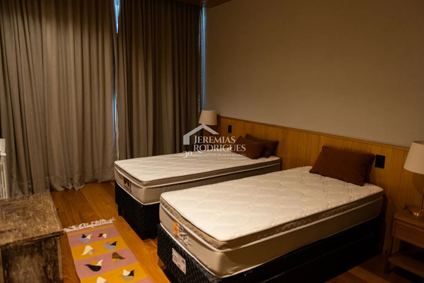 Casa com 5 quartos, 560 m²- Colinas Capivari - Campos do Jordão/SP