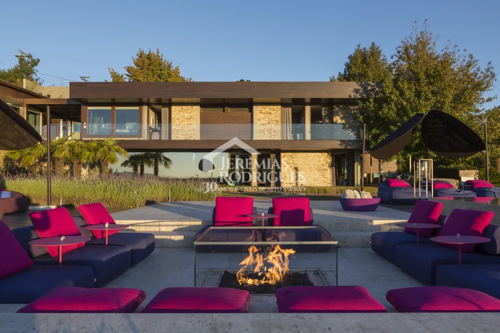 Mansão à venda no Condomínio Pedra do Fogo em Campos do Jordão/SP. 