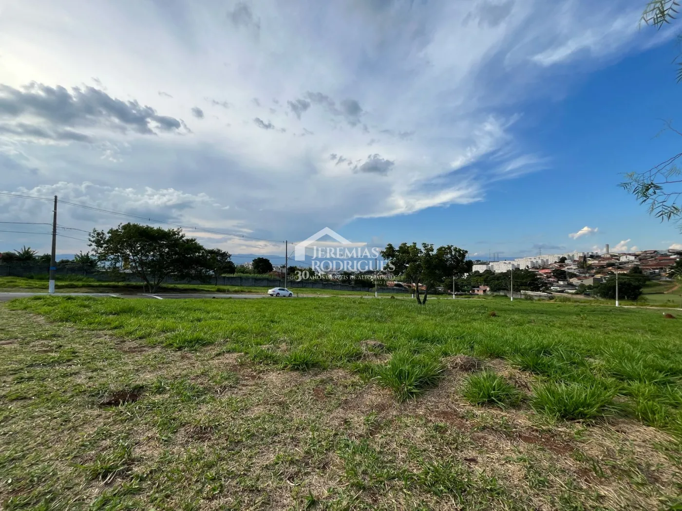 Terreno à venda com 801 m² no Condomínio Campos do Conde em Taubaté/SP.