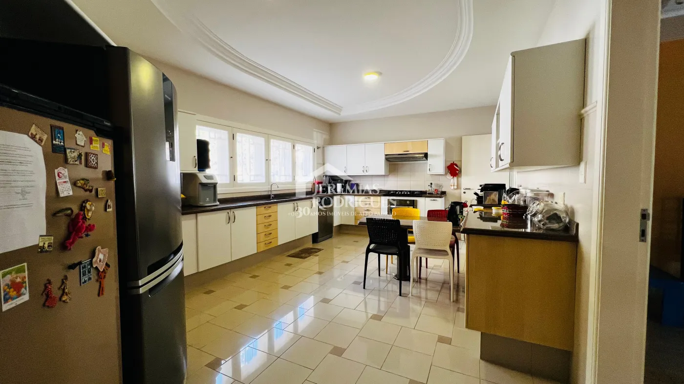 Casa para venda e locação com 6 dormitórios no Condomínio Chácaras Cataguá em Taubaté/SP.