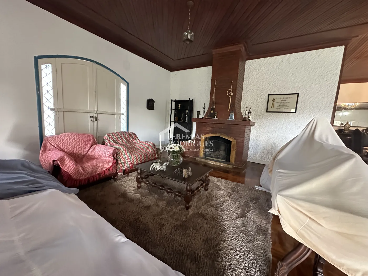 Fazenda para criação de gado de corte e plantação de milho, com mais de 612 hectares, em Cruzeiro-SP.