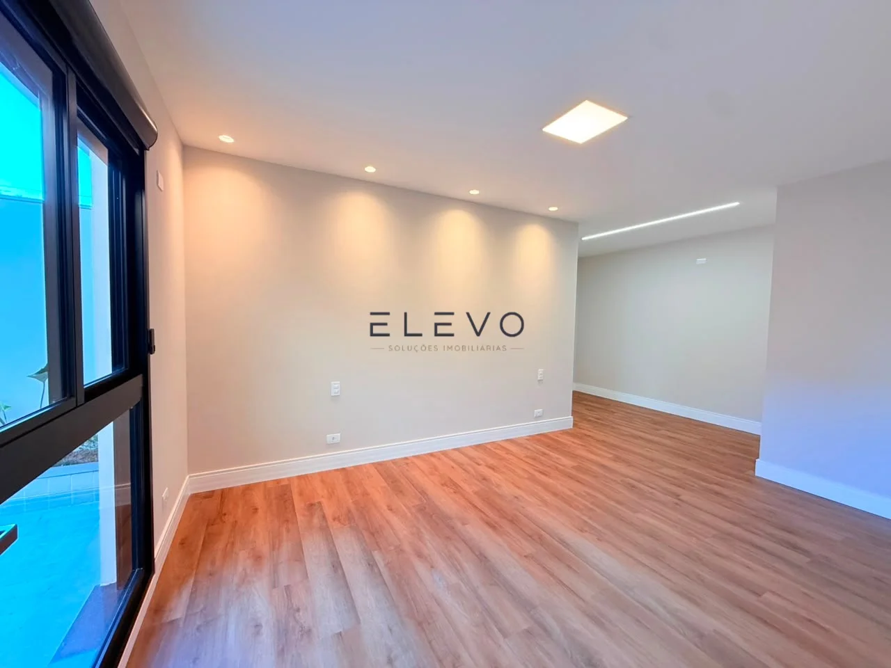 Casa Térrea à Venda no Condomínio Ouro Verde | 3 Suítes, Piscina e 237 m² em Sarandi-PR