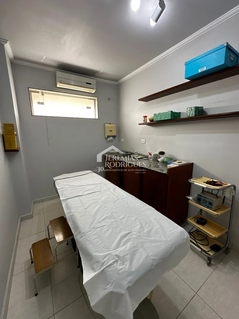 Casa à venda com 6 dormitórios no bairro Jardim das Nações em Taubaté/SP.