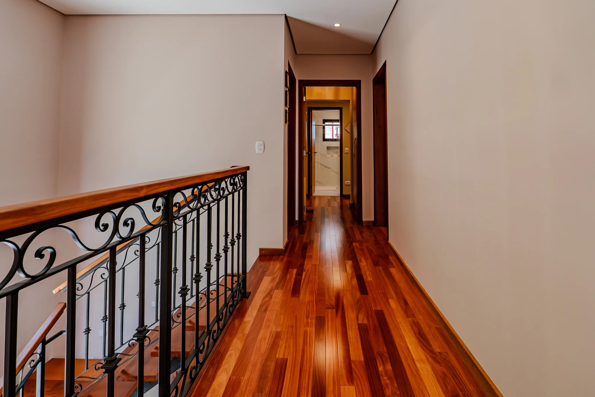 Casa à venda com 3 suítes no Condomínio Parque da Mantiqueira em Santo Antônio do Pinhal/SP. 