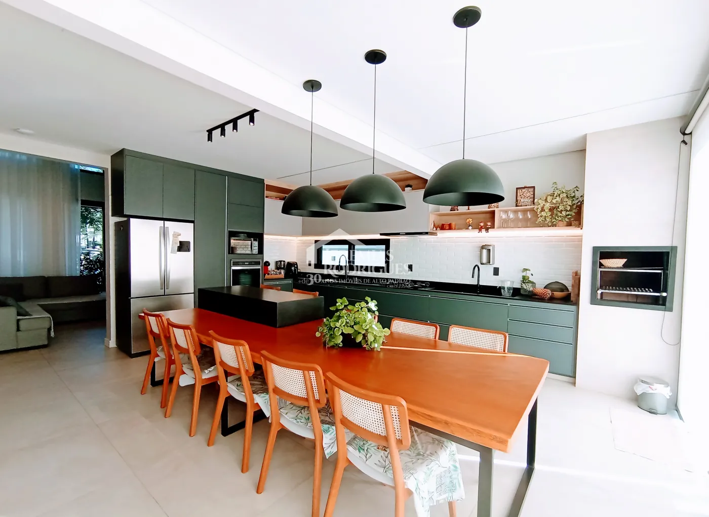 Casa à venda com 5 dormitórios no Condomínio Reserva dos Lagos em Pindamonhangaba/SP.