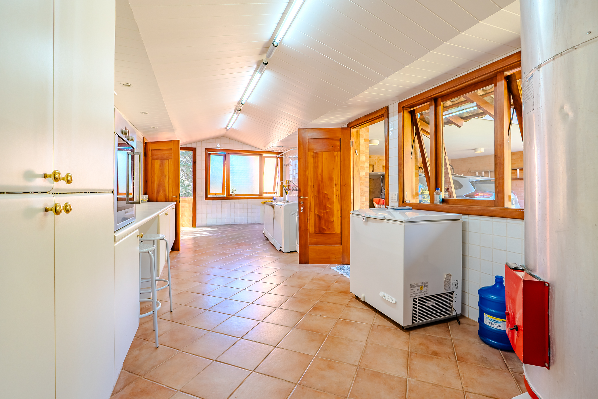 Mansão à venda com 7 suítes no Condomínio Vila Simonsen em Campos do Jordão/SP.