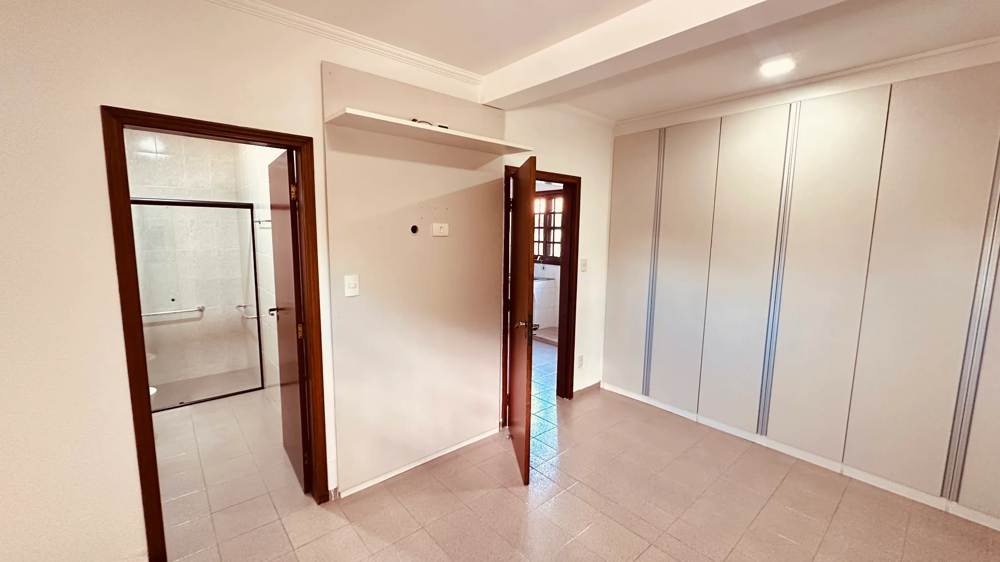 Casa com 6 dormitórios para locação no Condomínio Village Paineiras em Pindamonhangaba/SP