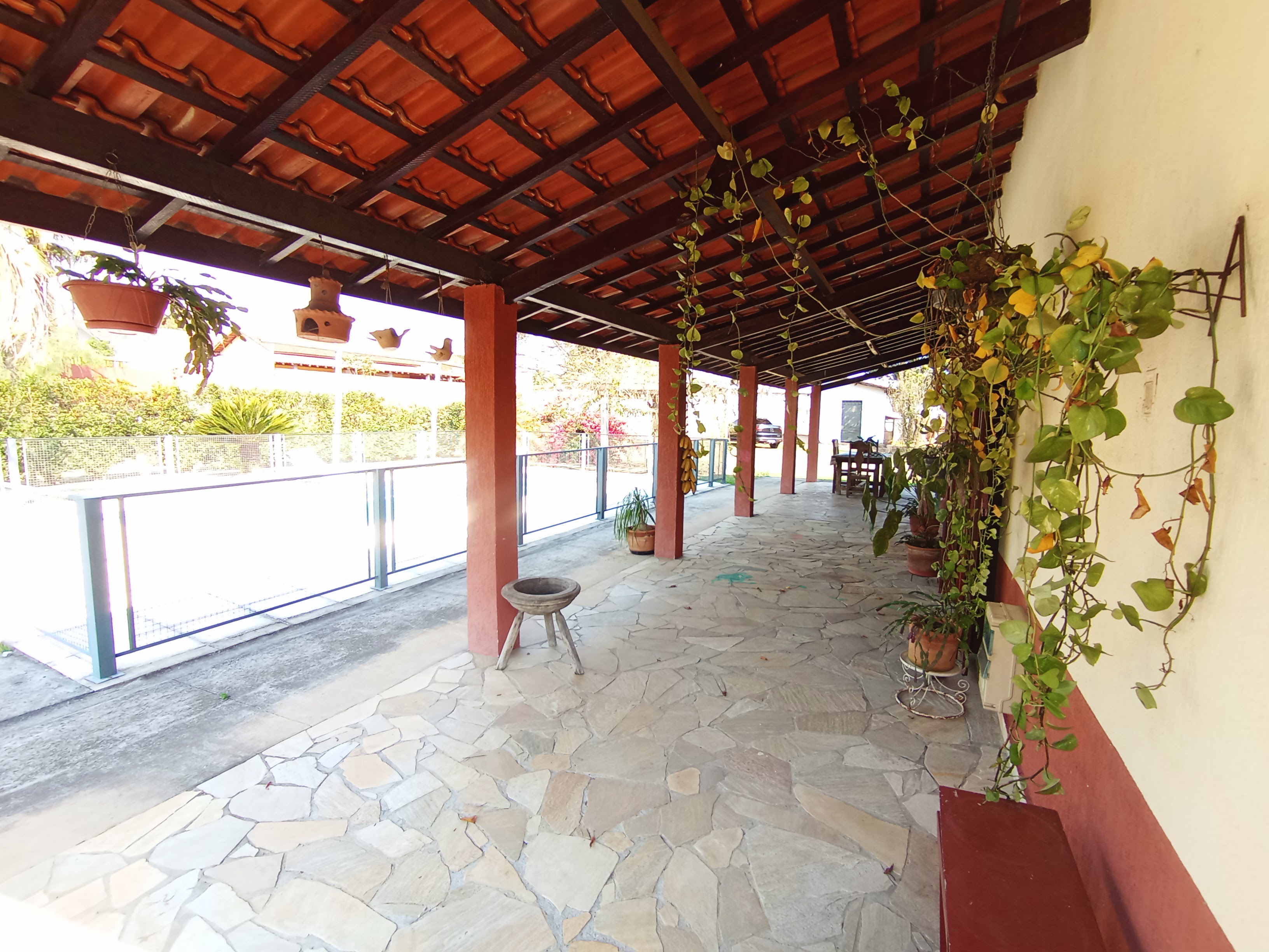 Chácara para venda e locação com 3 dormitórios no bairro Santana em Pindamonhangaba/SP.