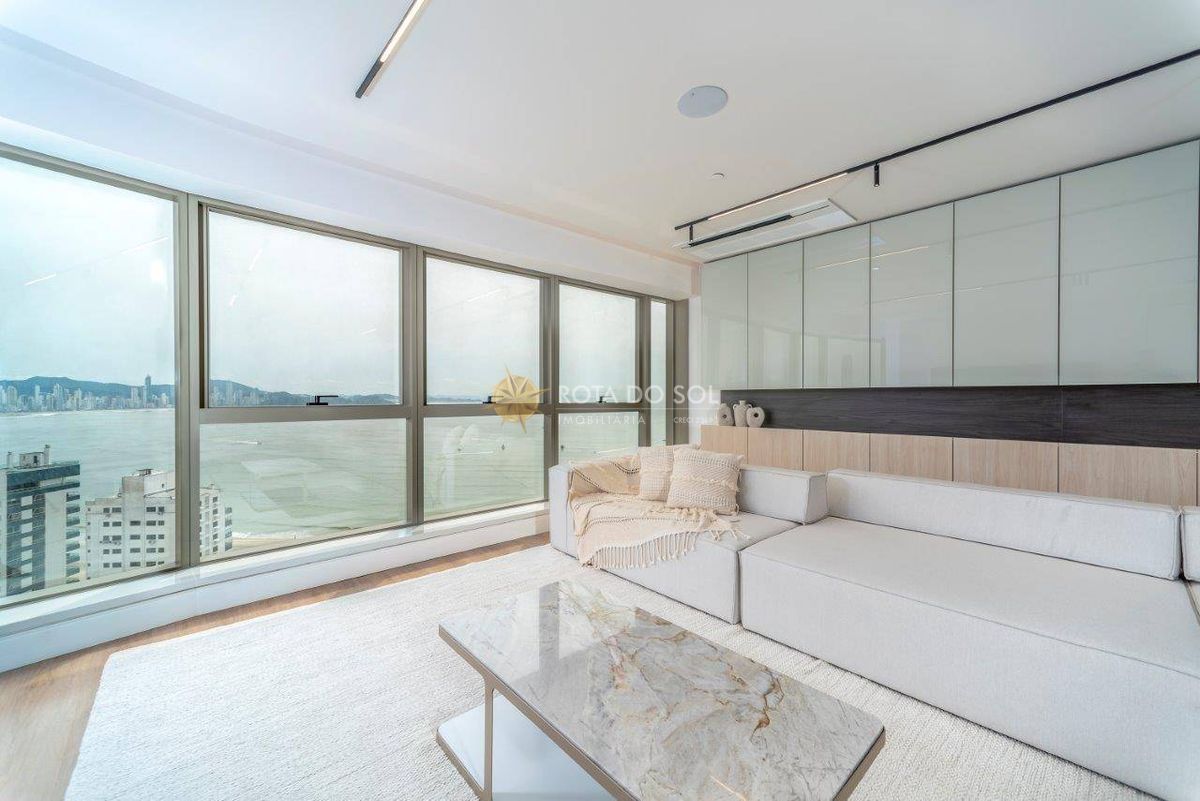 Yachthouse Apartamento Alto Padrão 4 Suítes no Centro de Balneário Camboriú SC