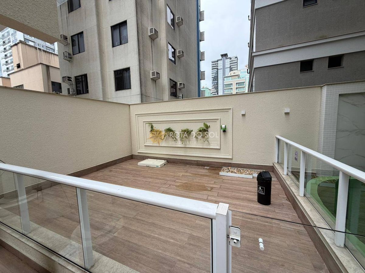 Apartamento Mobiliado 4 Suítes à Venda Meia Praia Itapema SC