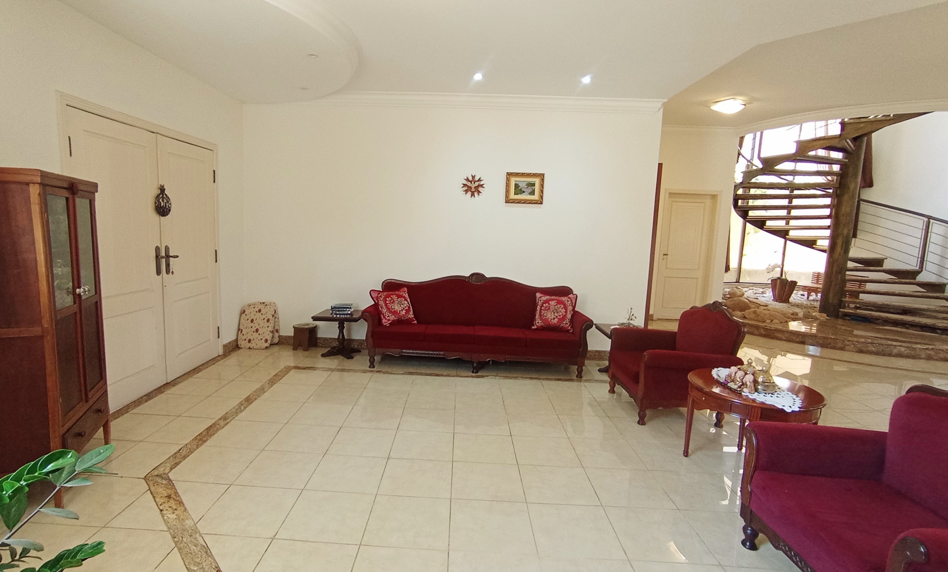 Casa à venda com 4 dormitórios no Condomínio Taubaté Village em Taubaté/SP.