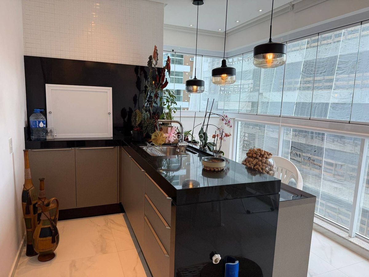 Apartamento Mobiliado 4 Suítes à Venda Meia Praia Itapema SC