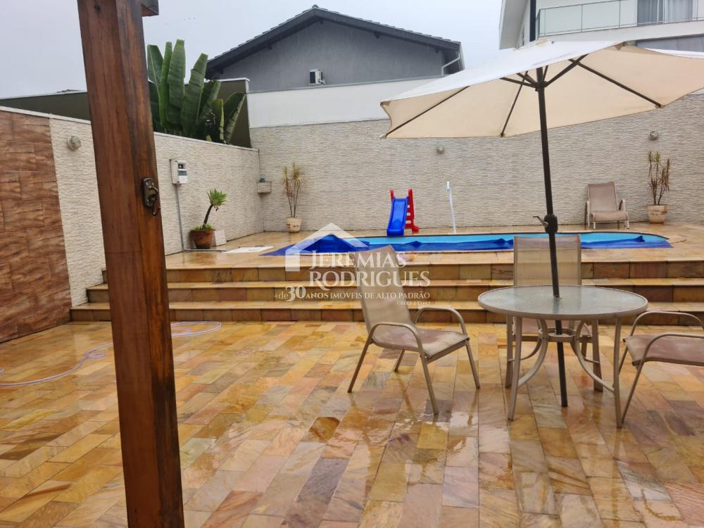 Sobrado com 4 suítes no Condomínio Real Ville