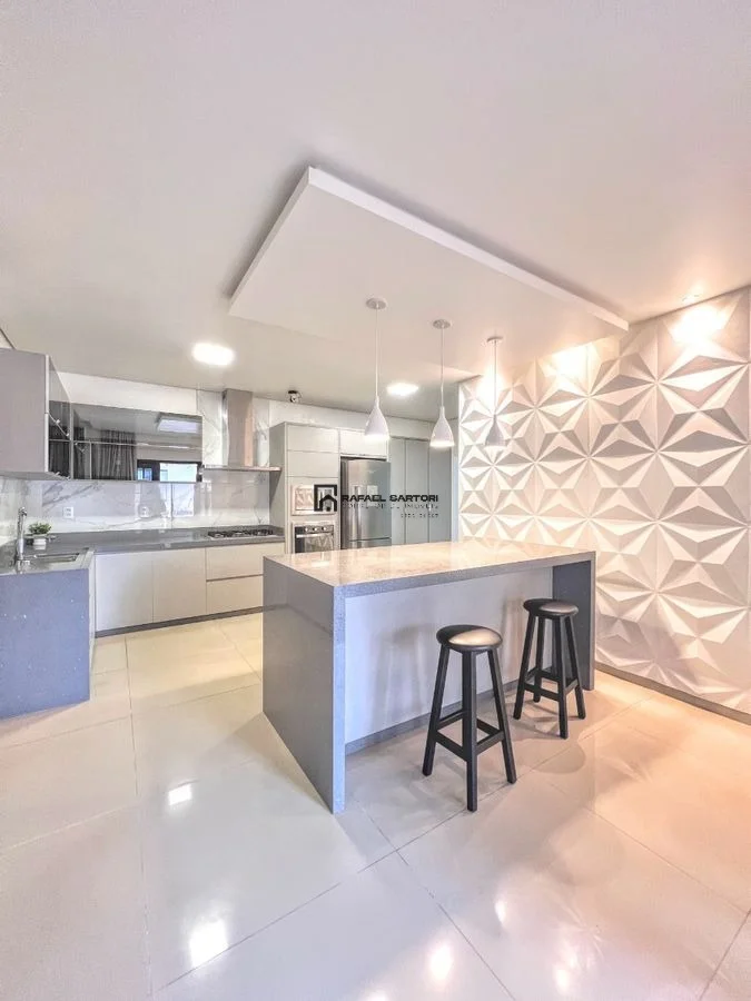 CASA COM 05 QUARTOS BAIRRO AMIZADE