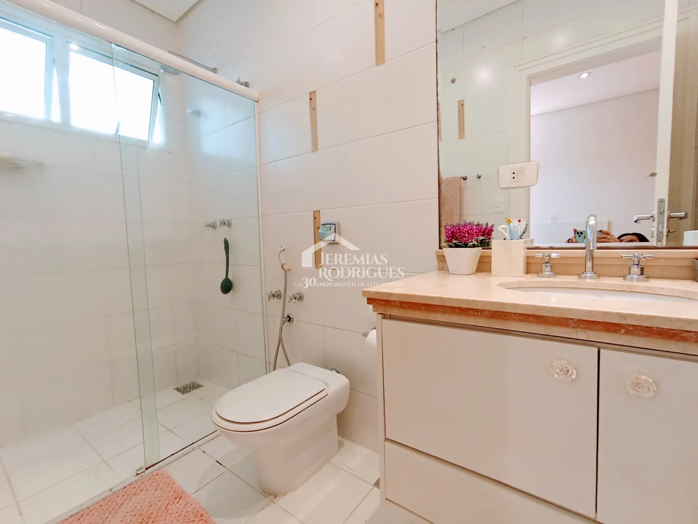 Casa à venda com 4 dormitórios no Condomínio Taubaté Village em Taubaté/SP.