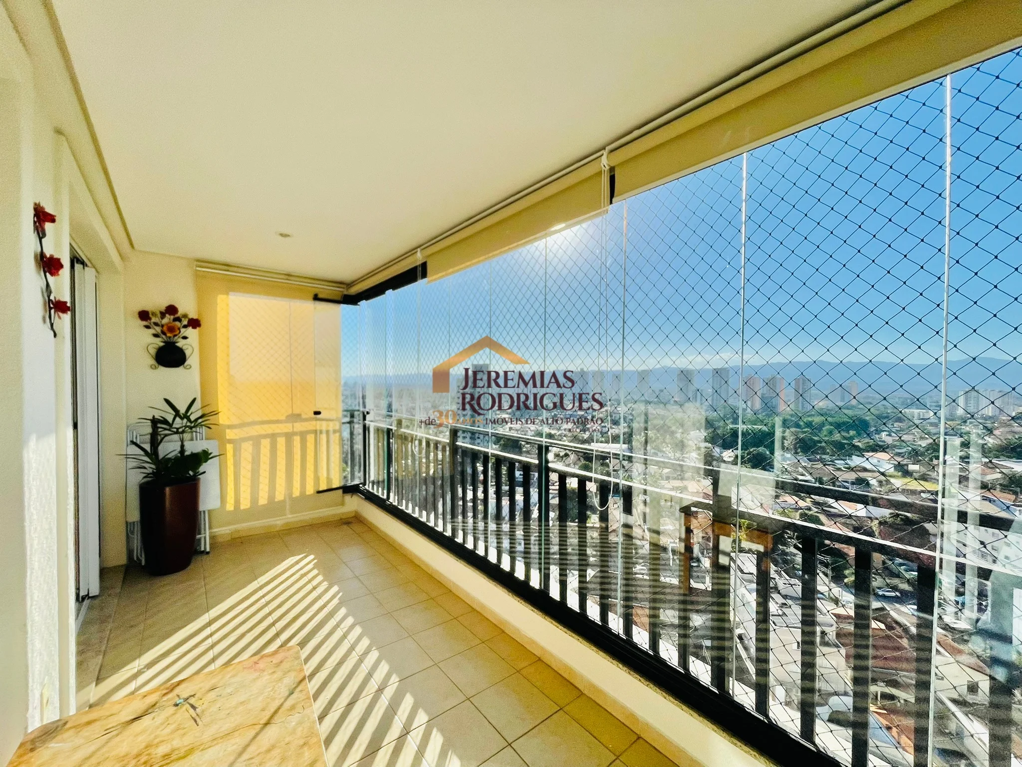 Apartamento à venda no Edifício Sauípe em Taubaté/SP.