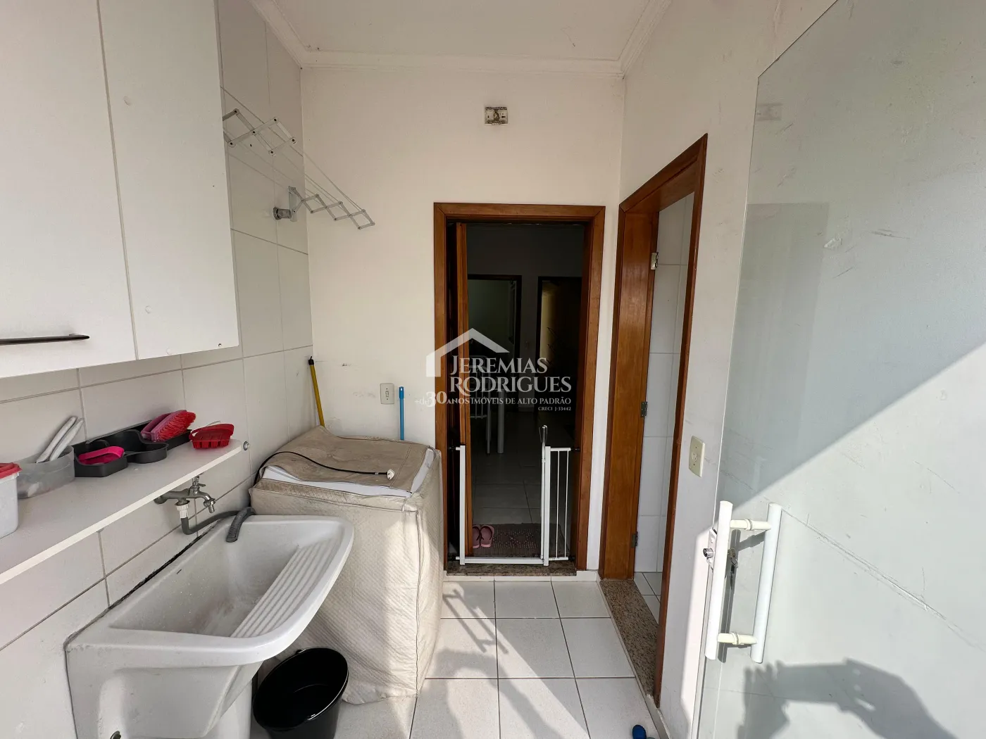 Casa à venda com 3 dormitórios no Condomínio Jatobá em Tremembé/SP.