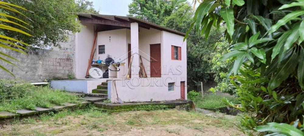 Chácara à venda com com 3 suítes no bairro Areão em Taubaté/SP. 