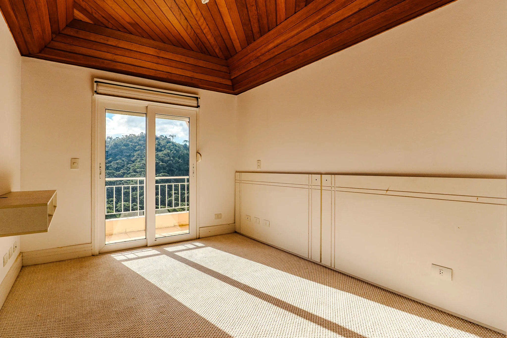 Casa á venda no Condomínio Recanto do Sol em Campos do Jordão/SP.