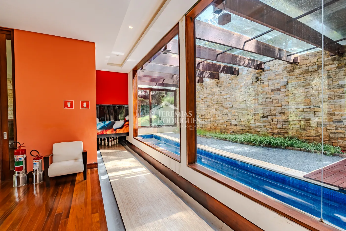 Casa para venda com 5 suítes no Condomínio Villandry em Campos do Jordão/SP