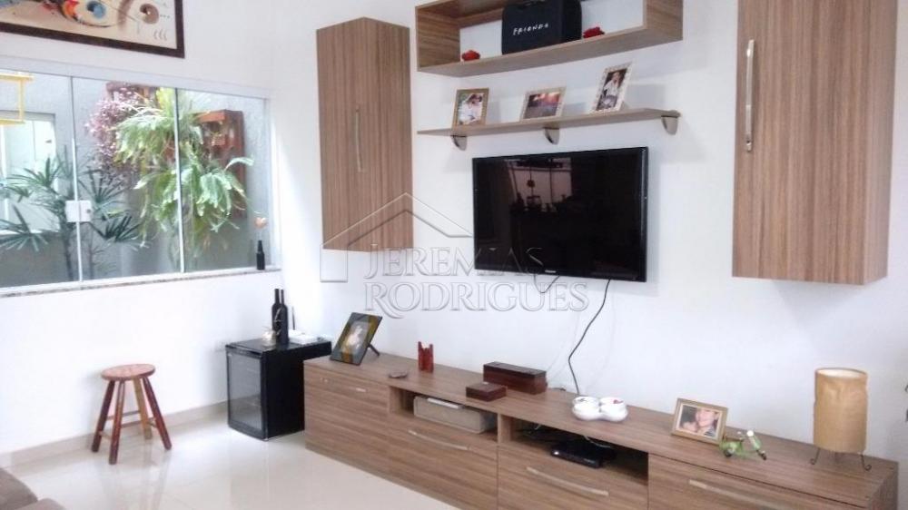 Casa à venda com 3 dormitórios no Condomínio Campos do Conde II em Tremembé/SP.