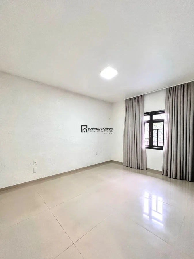 CASA COM 05 QUARTOS BAIRRO AMIZADE