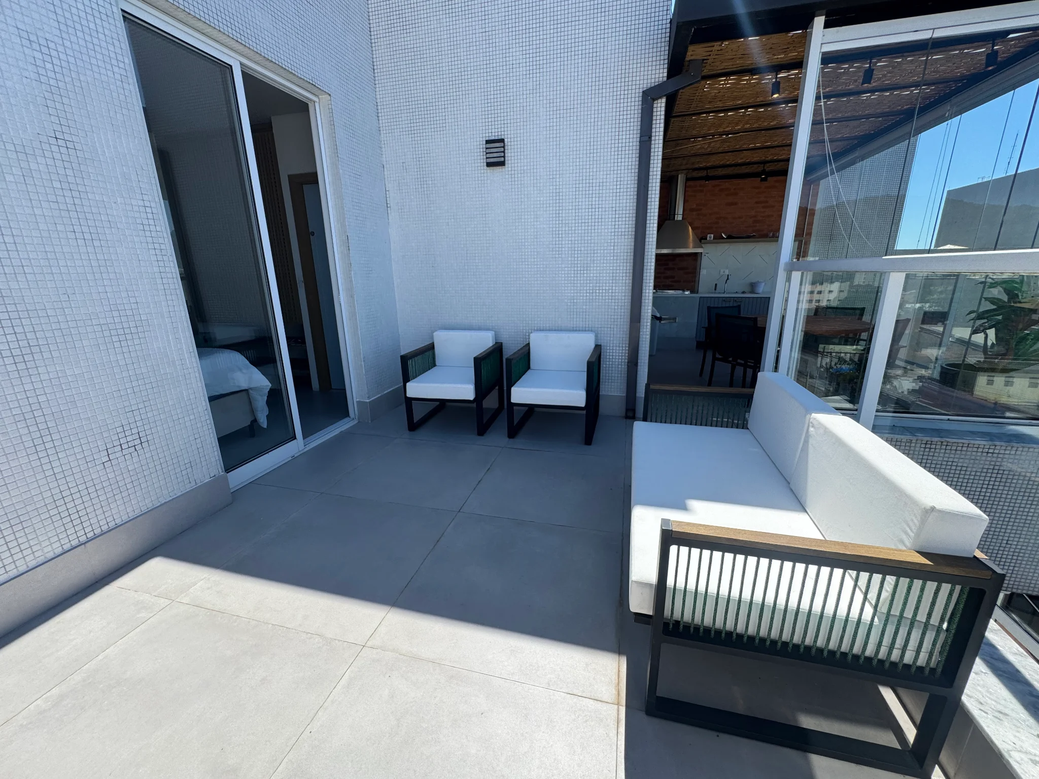 Cobertura à venda com 3 suítes, 177 m² no Condomínio Porto Damy em Ubatuba/SP. 