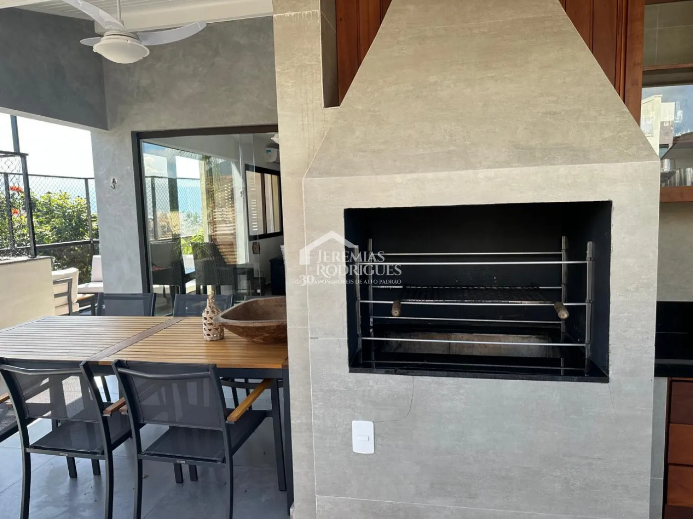 Apartamento duplex à venda com 3 dormitórios, 194 m² no Condomínio Lauro Rezende em Ubatuba/SP.