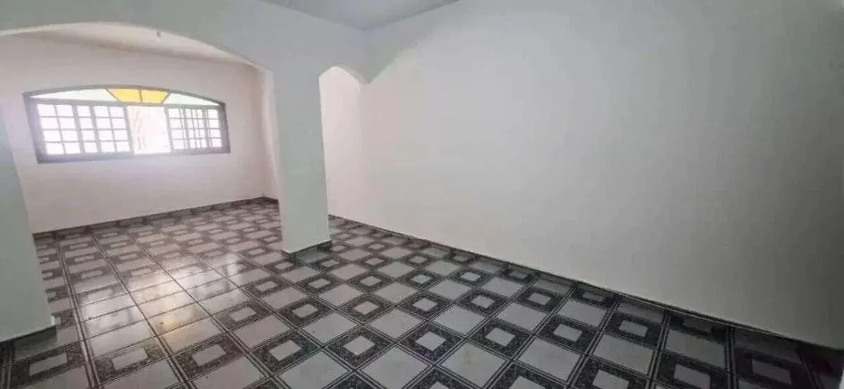 Casa GRANDE, 153m², Térrea com 03 quartos, 02 Vagas de Garagem Coberta, para locação no Jardim Ipê 4, São Bernardo do Campo - SP
