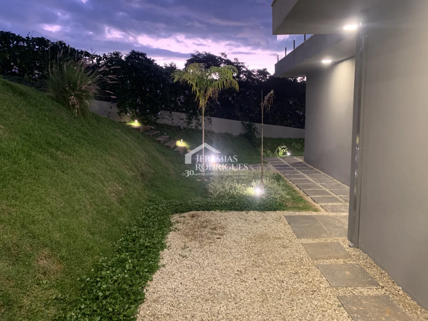 Casa à venda com 4 suítes no Condomínio Altos do Cataguá em Taubaté/SP