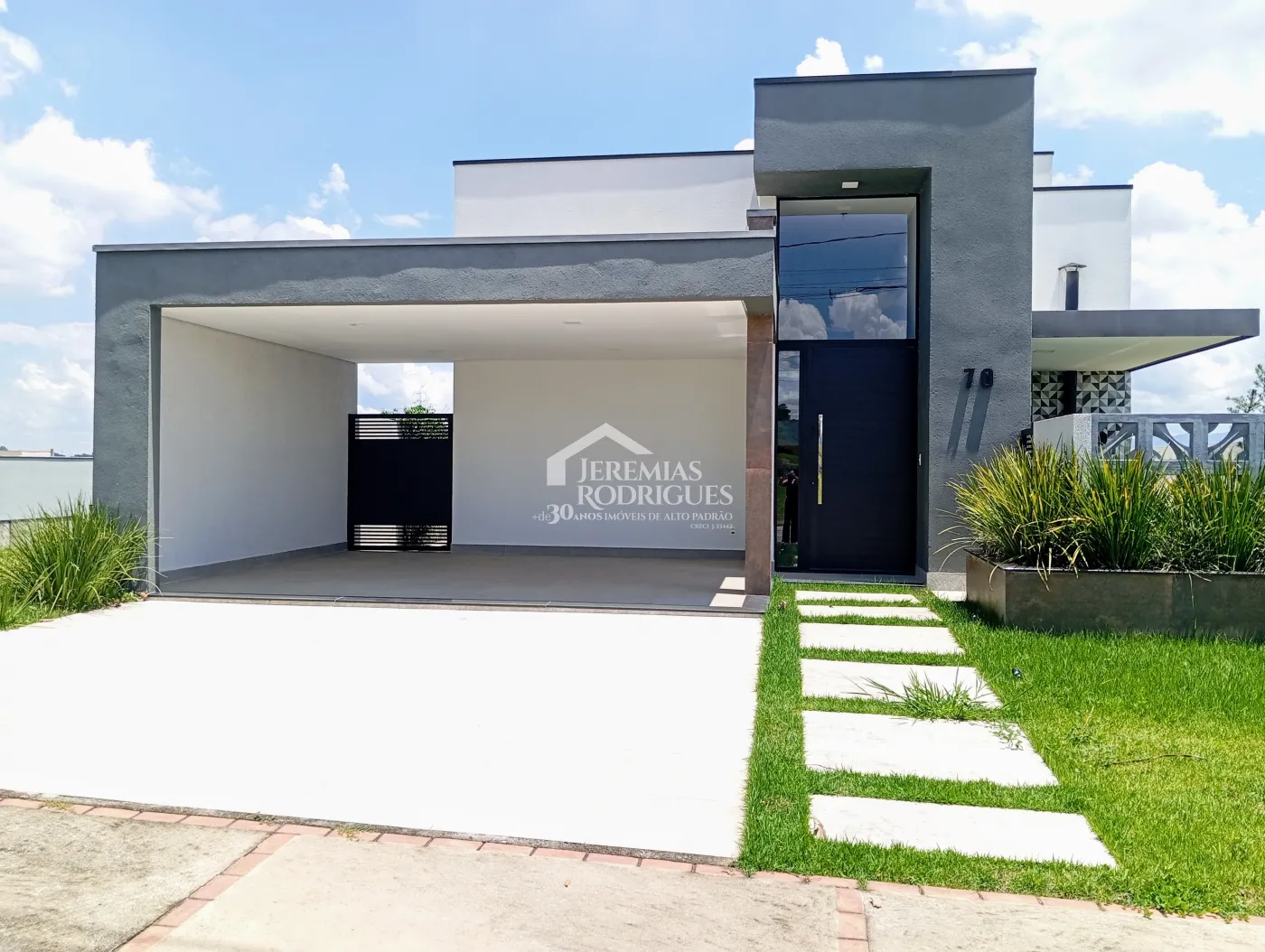 Casa assobradada à venda com 3 suítes no Condomínio Cyrela Landscape em Taubaté/SP.