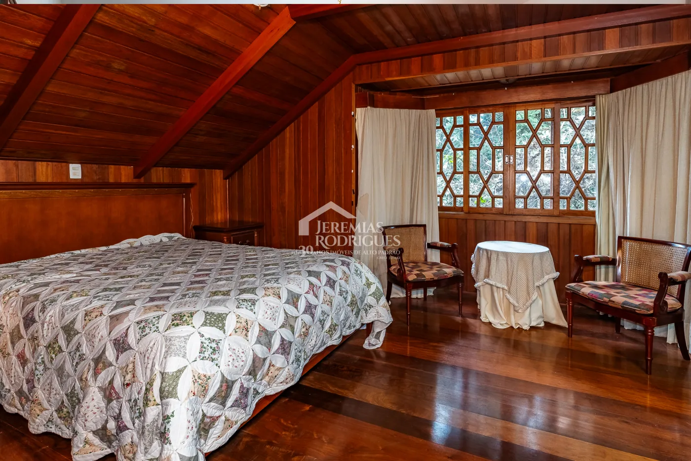 Casa com 7 dormitórios, 924 m² - Recanto das Araucárias - Campos do Jordão/SP
