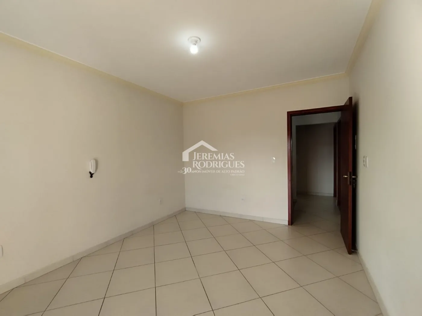 Casa à venda com 4 dormitórios no bairro Alto do Cardoso em Pindamonhangaba/SP.