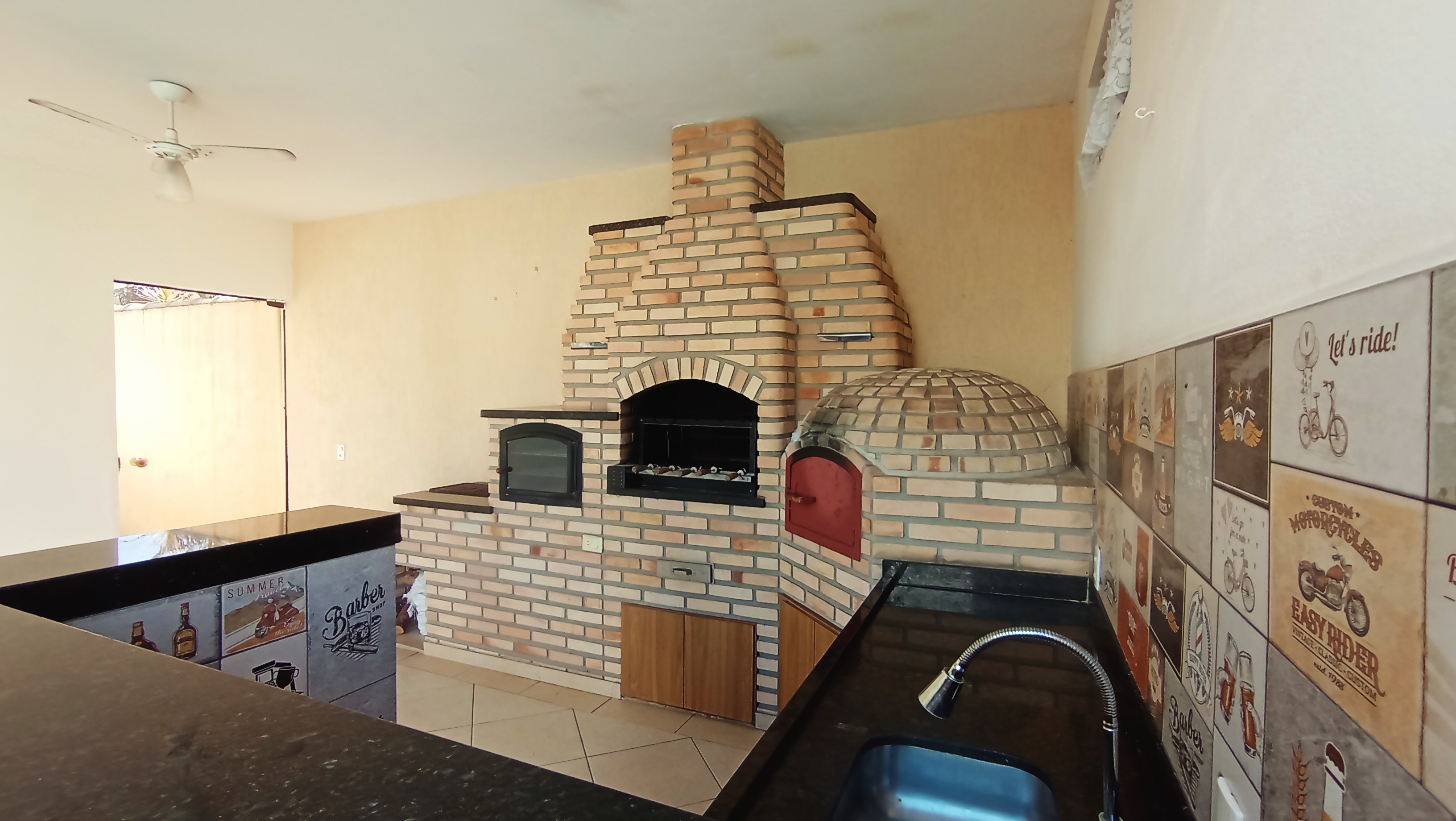 Casa à venda com 4 suítes no Condomínio Real Ville em Pindamonhangaba/SP. 