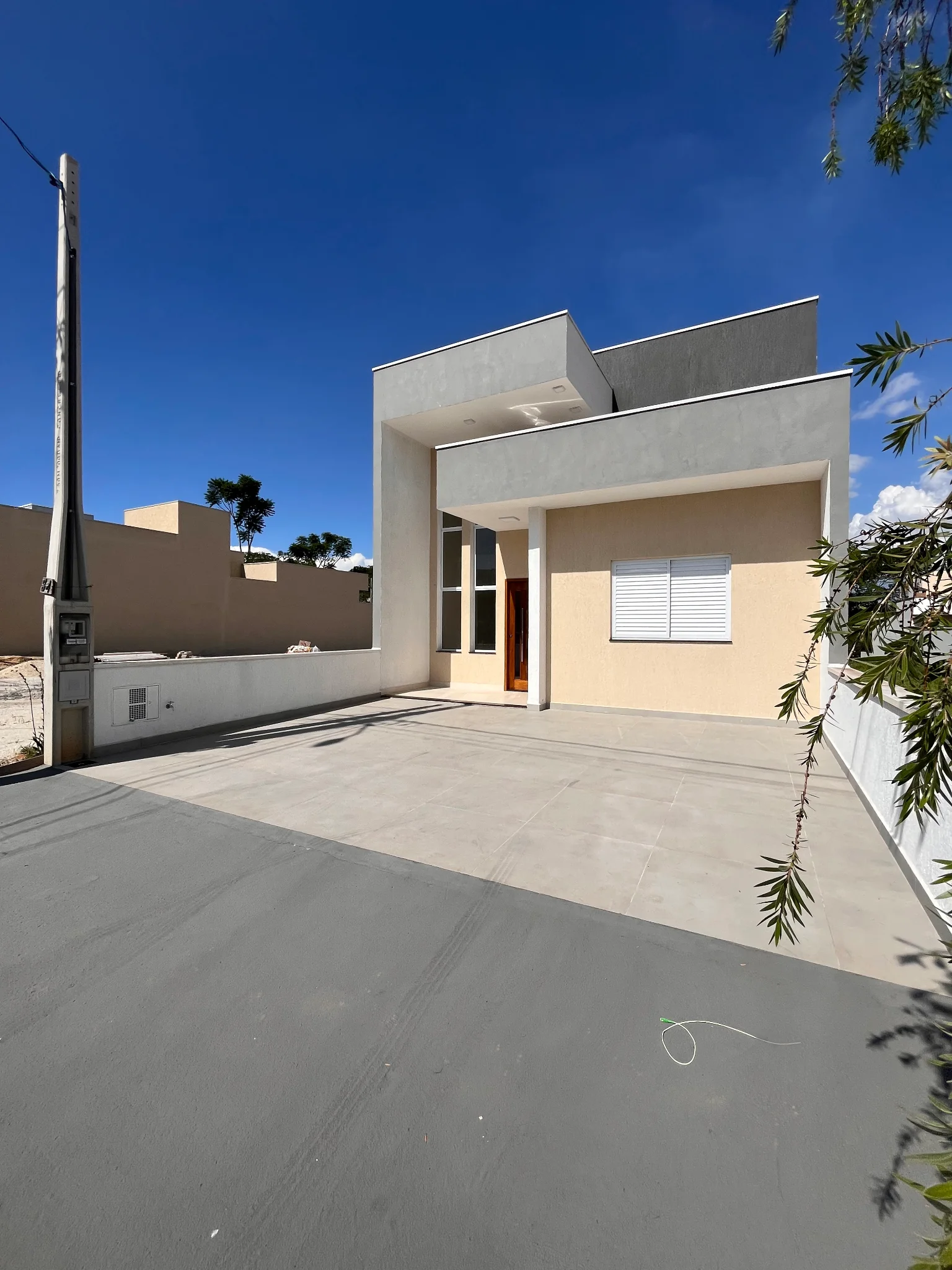 Casa térrea com 3 dormitórios à venda no Laguna Residencial em Pindamonhangaba/SP