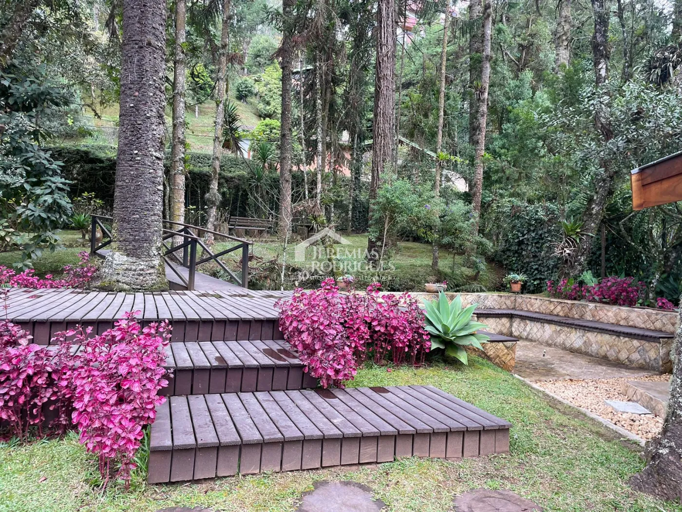 Apartamento com 3 dormitórios, 186 m² -  Condomínio Nouvelle Ville - Campos do Jordão/SP
