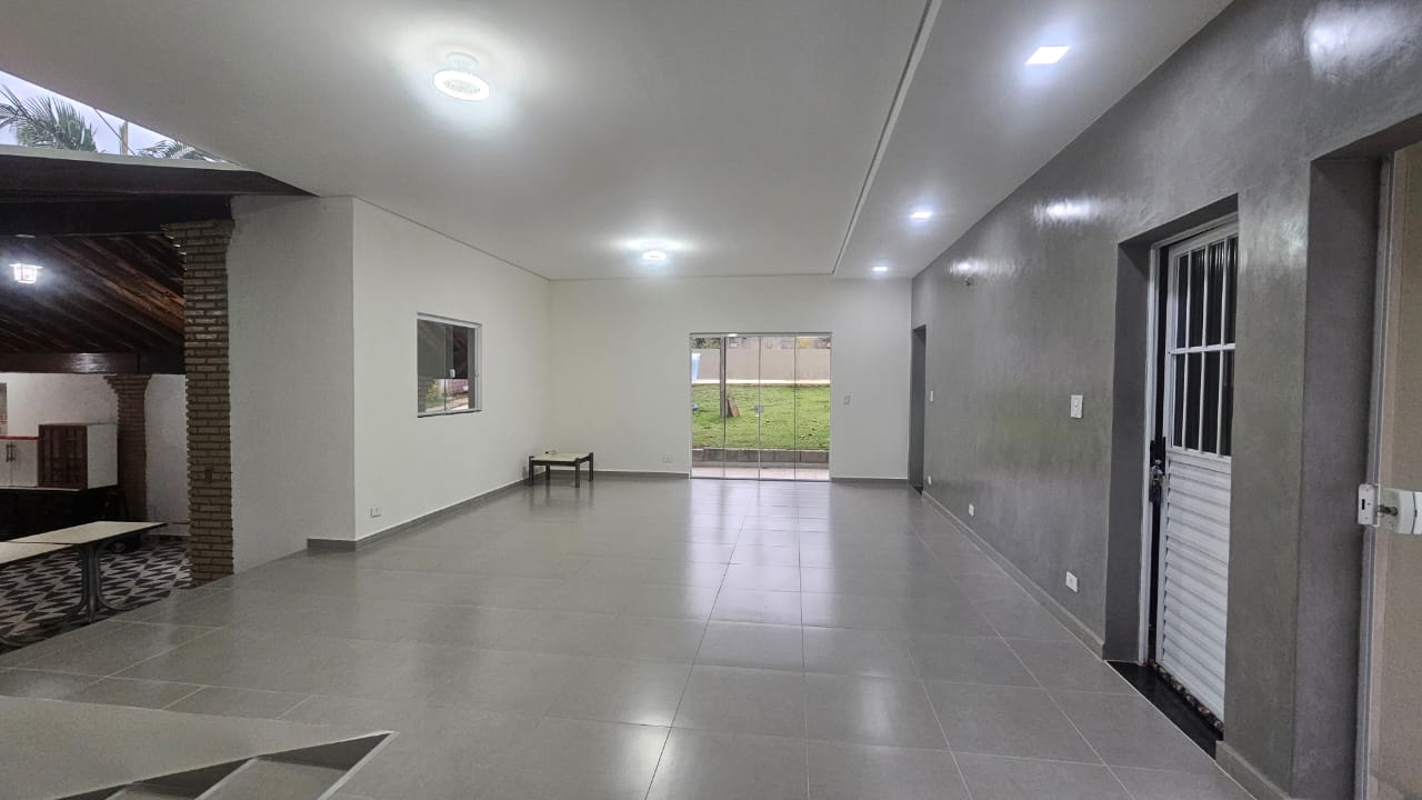 Chácara com 3 suítes, 300 m² - Chácara Ingrid - Taubaté/SP