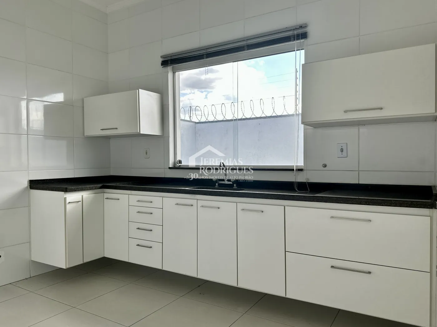 Casa para venda com 3 dormitórios no Condomínio Campos Do Conde I em Tremembé/SP